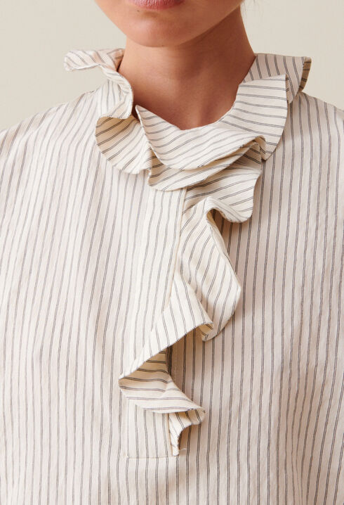 Blouse ray&eacute;e &agrave; volants multiples