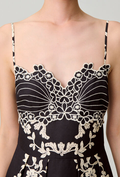 Robe bretelles broderies florales