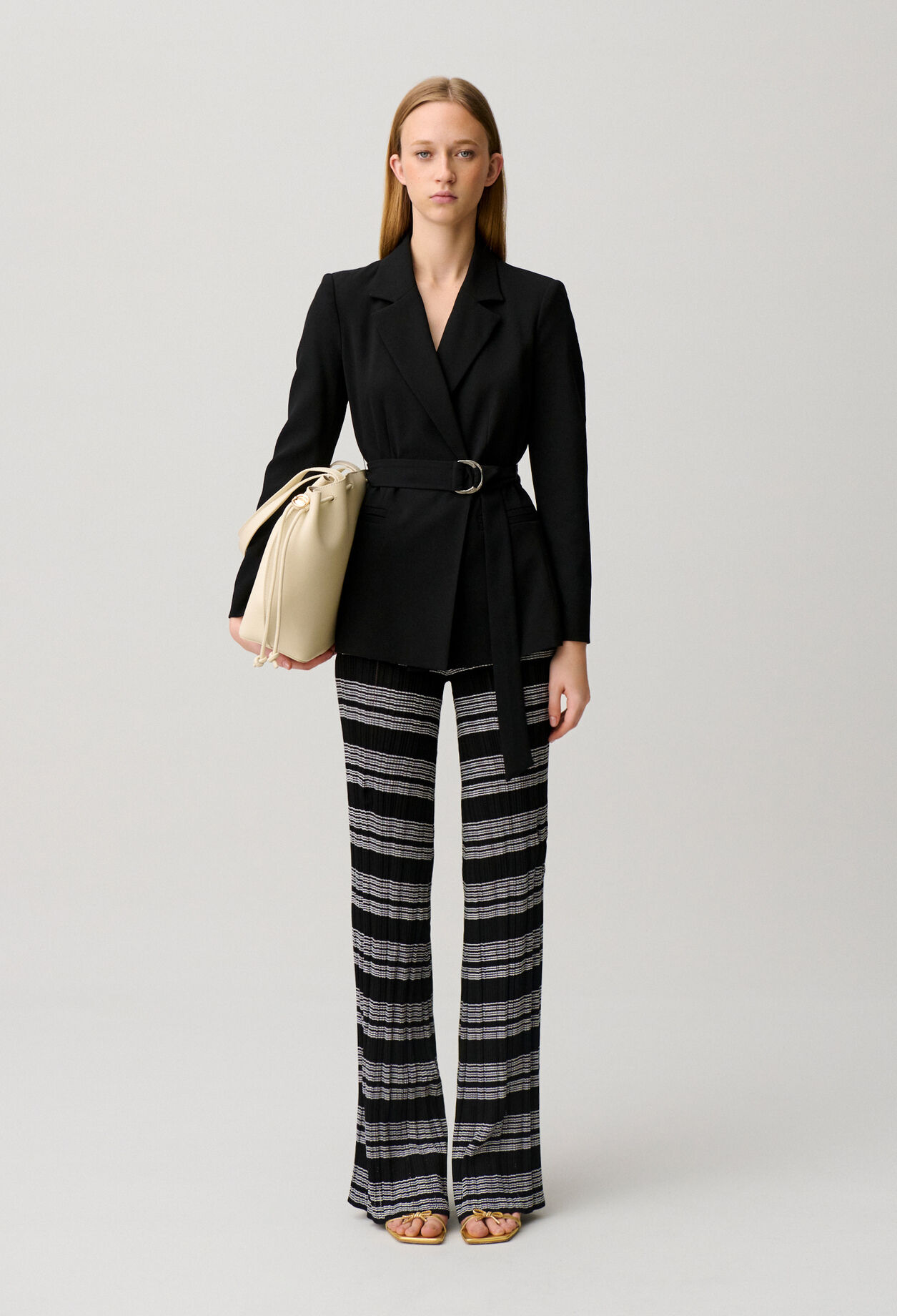 Veste tailleur ceintur&eacute;e