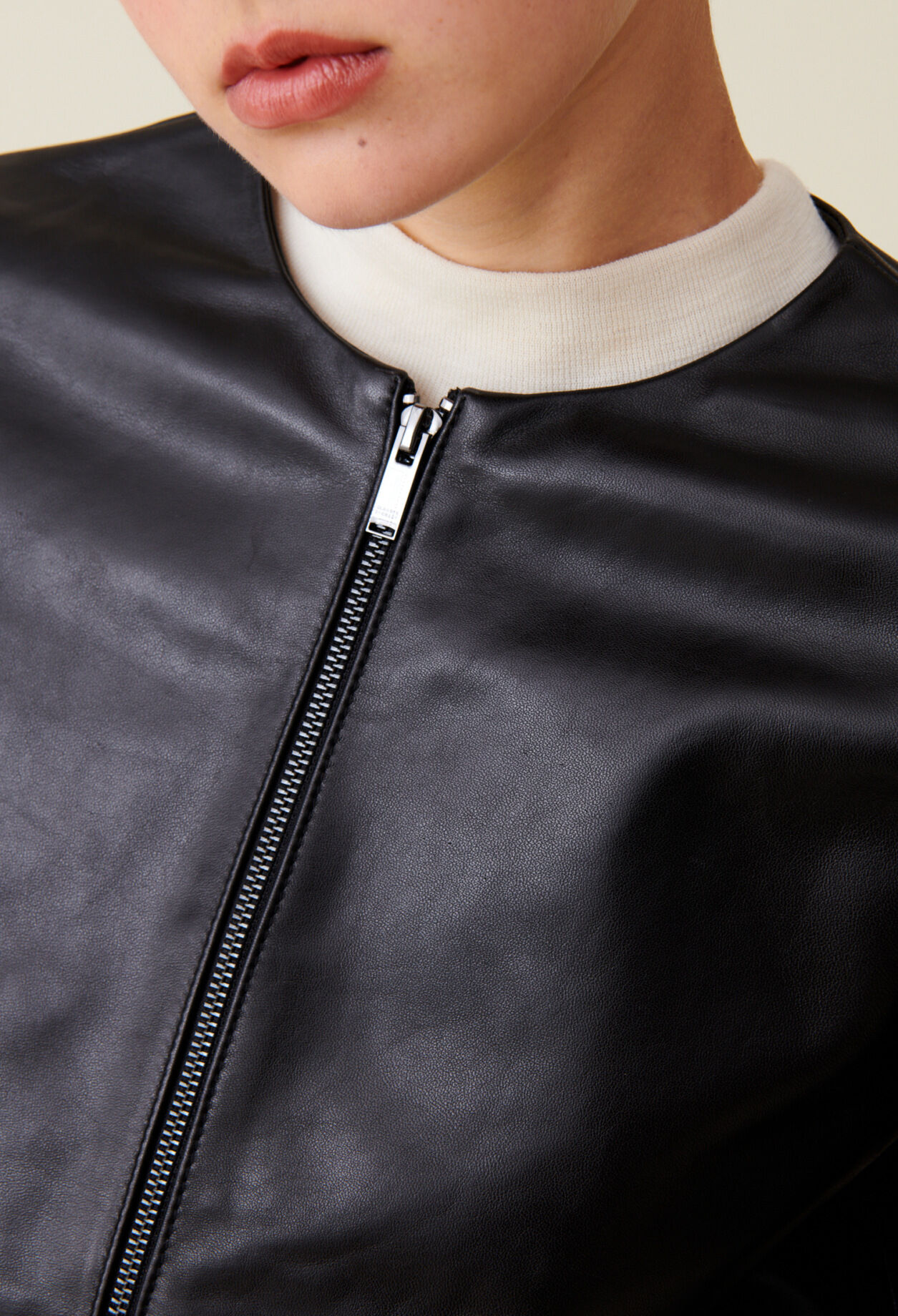 Veste cuir courte col rond