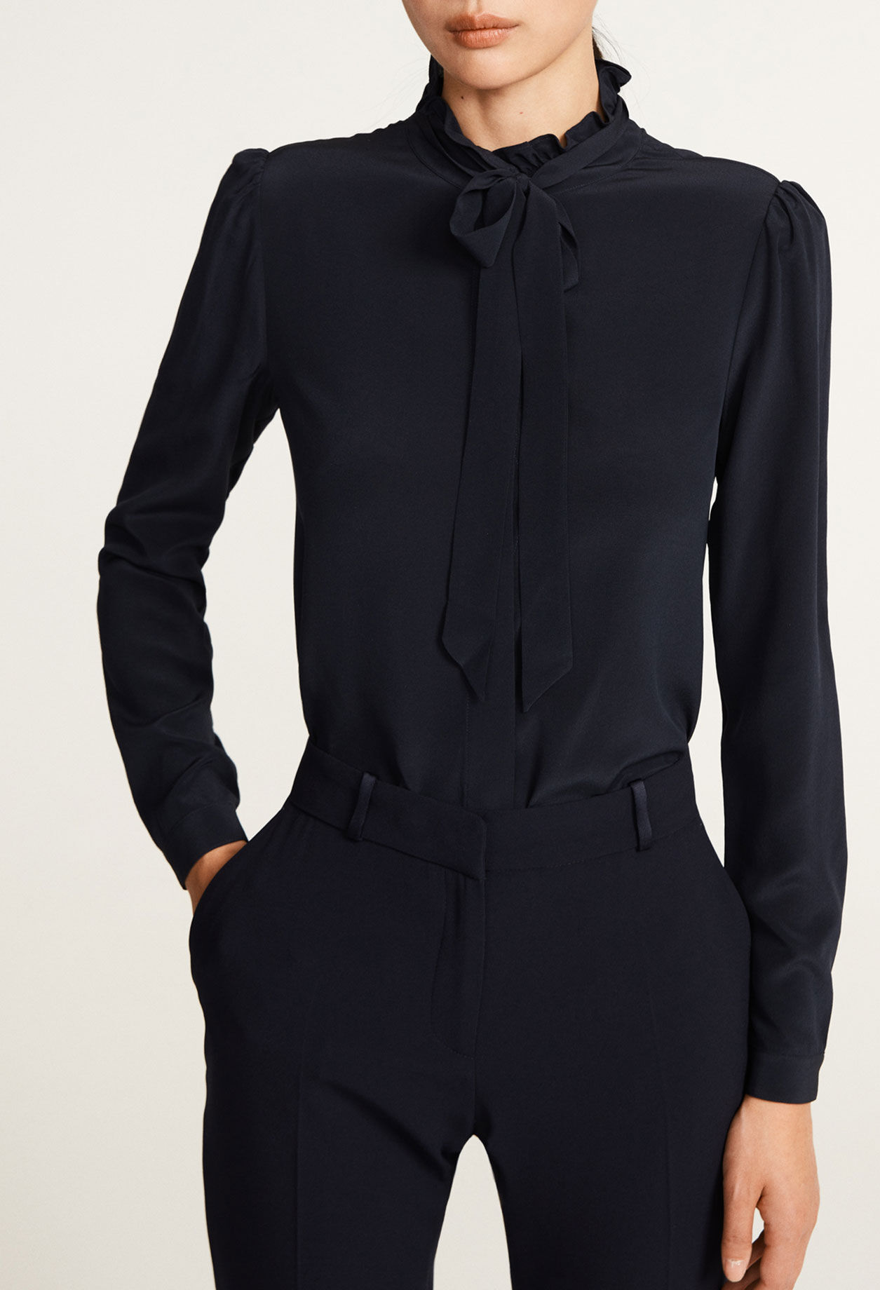 Chemise à col lavallière