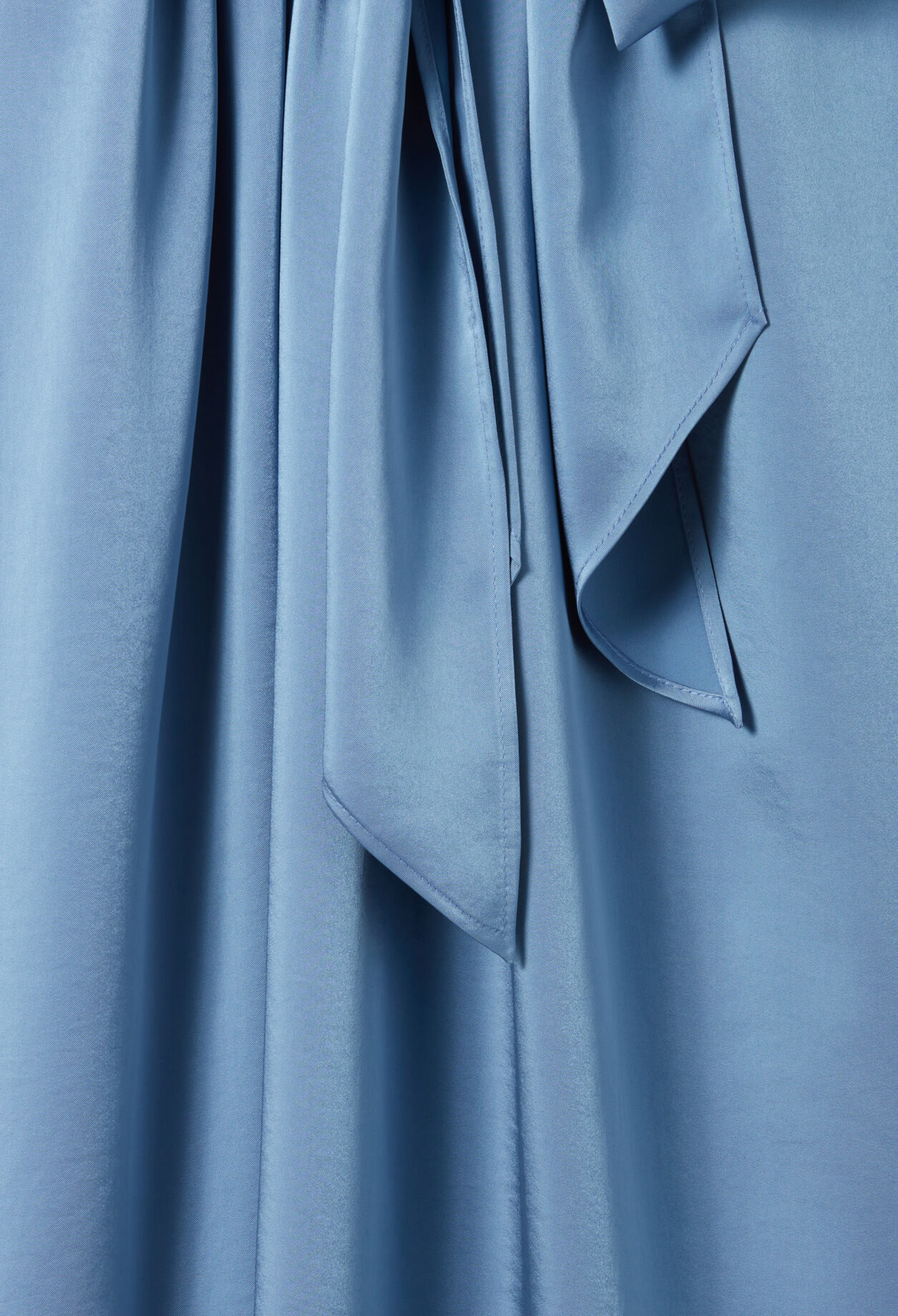 Robe fluide col lavallière noir