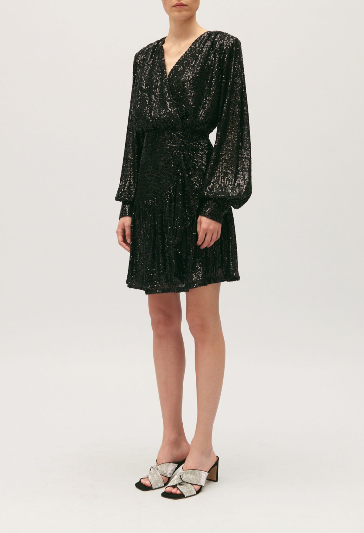 Robe courte sequins noire