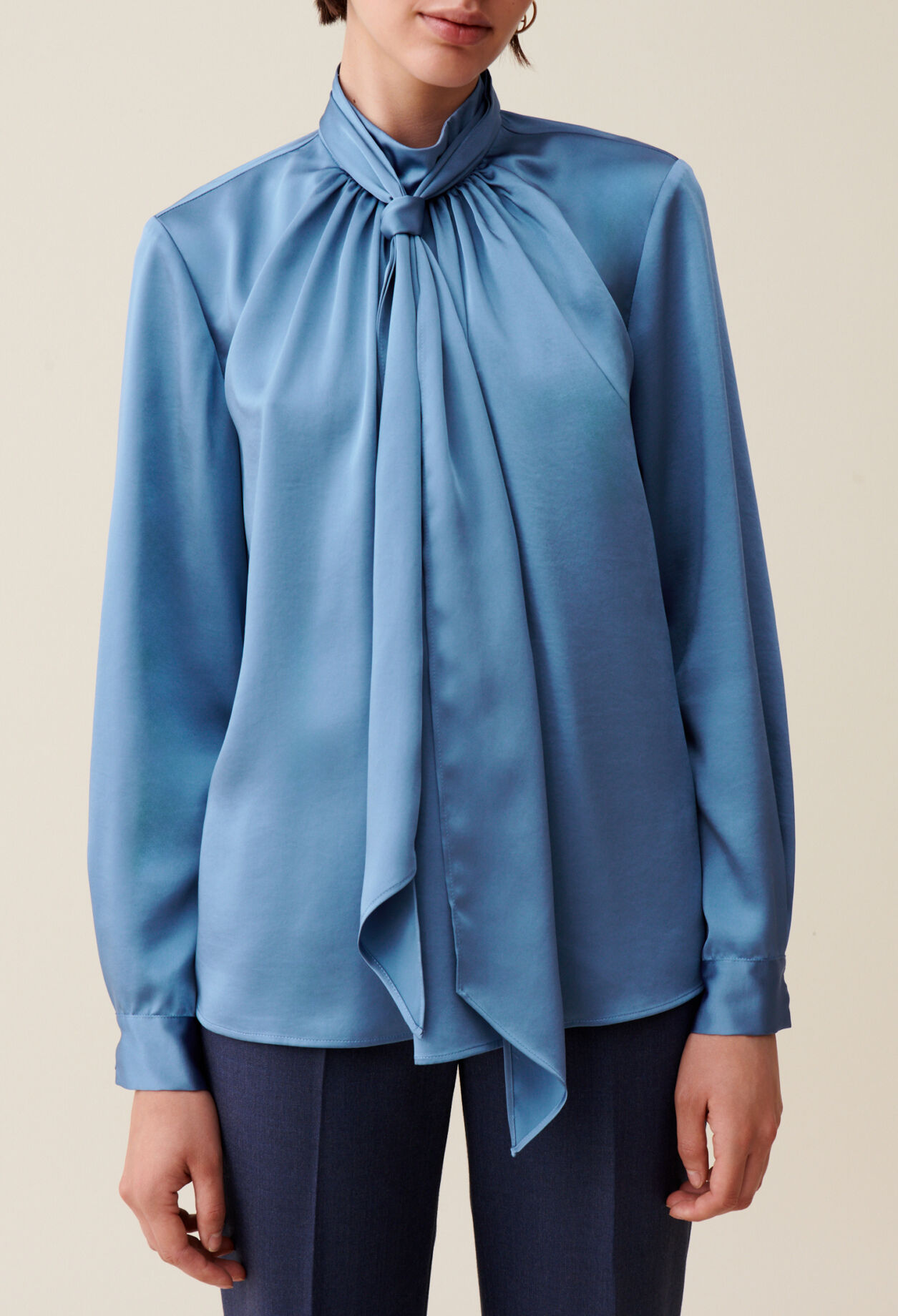 Blouse fluide col lavallière