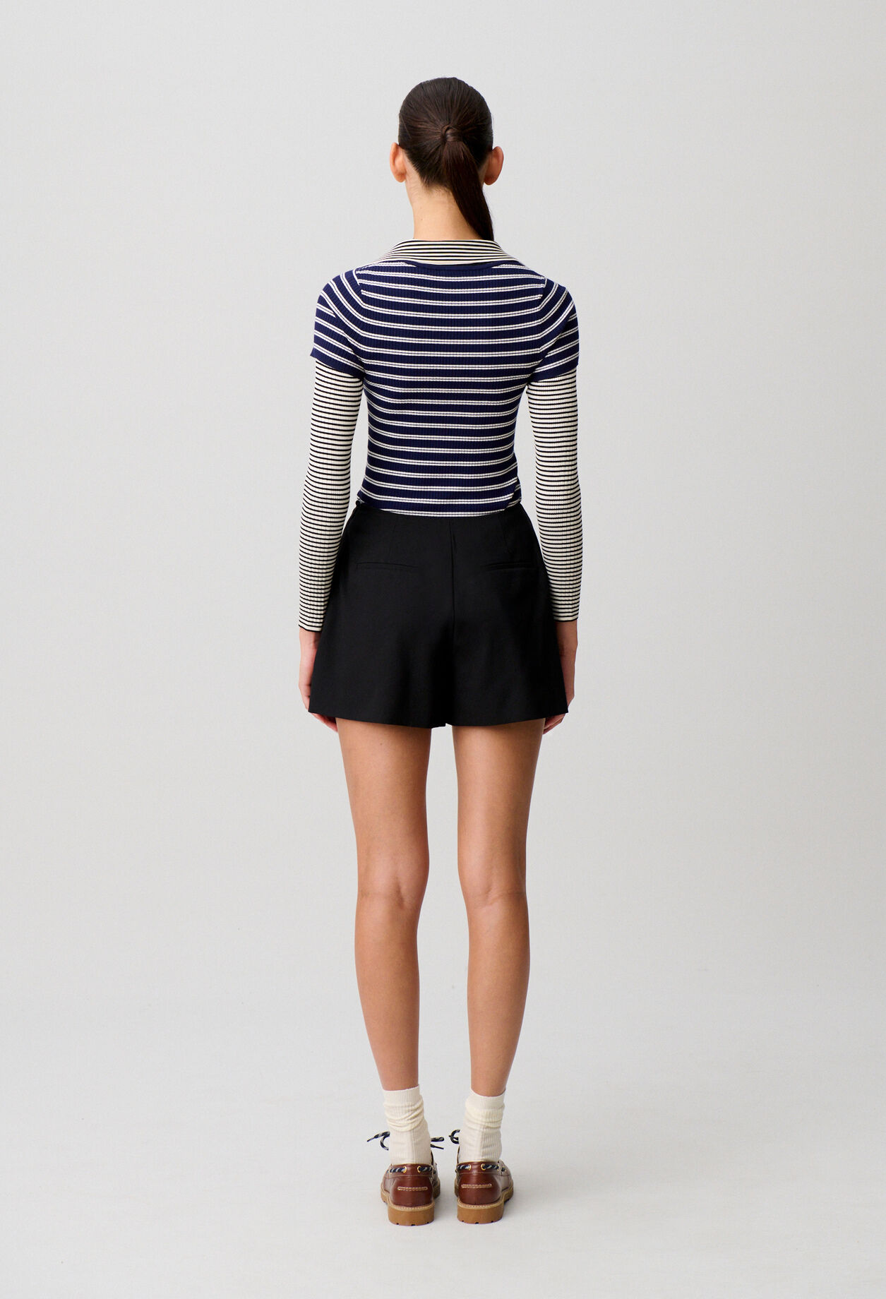 Short &eacute;vas&eacute; pliss&eacute; noir