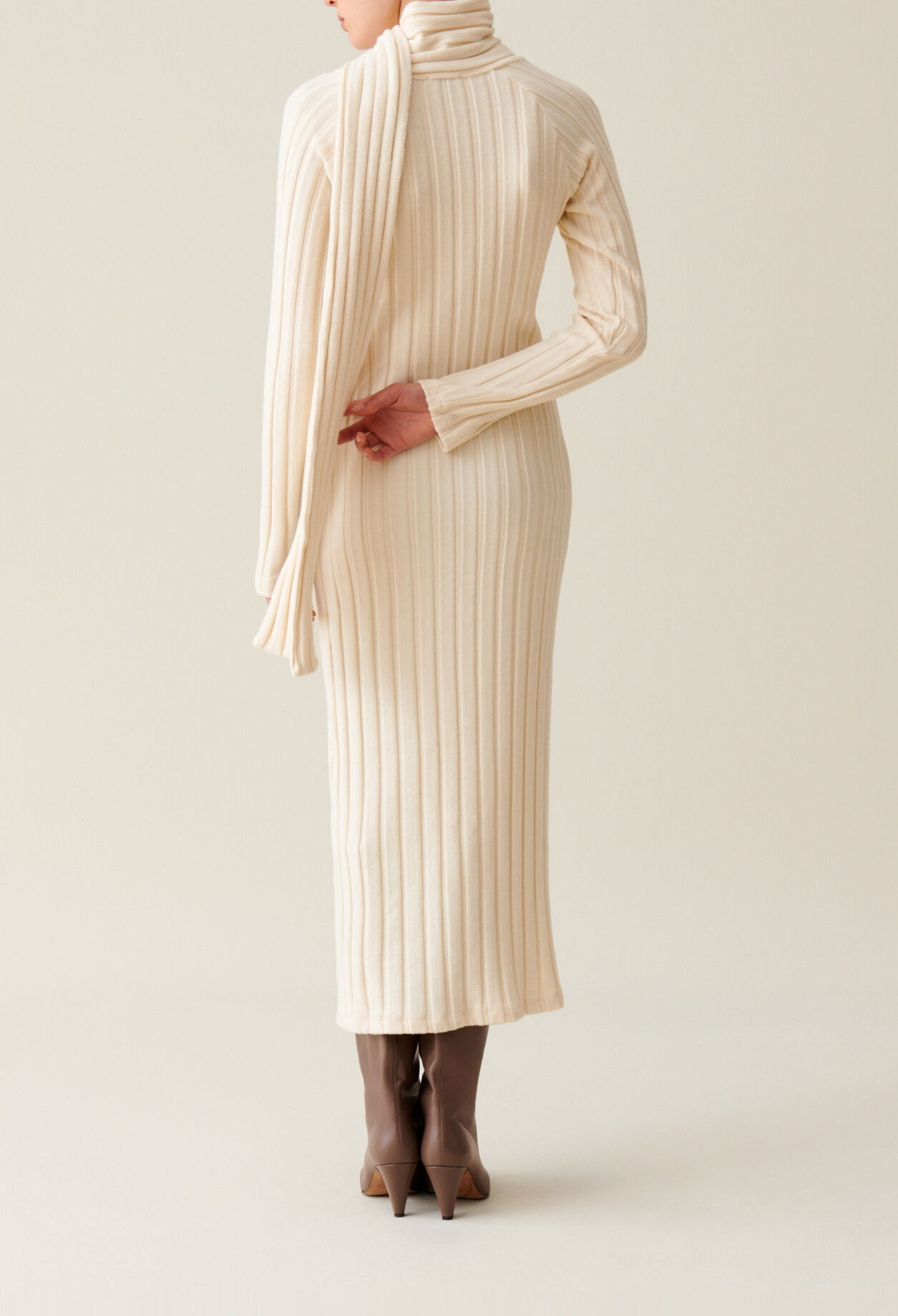 Robe longue maille &eacute;charpe &agrave; nouer