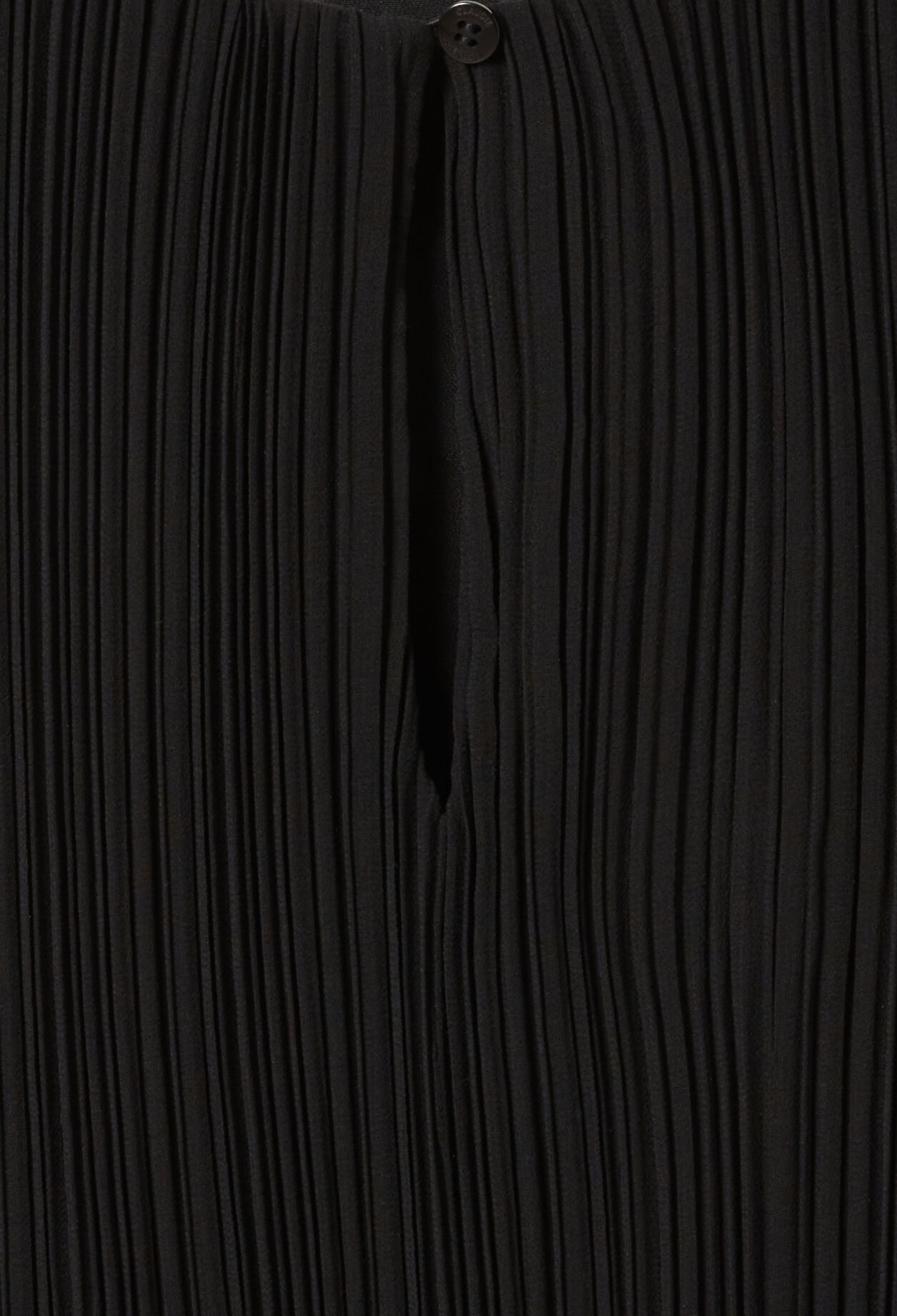 Robe courte plissée manches longues