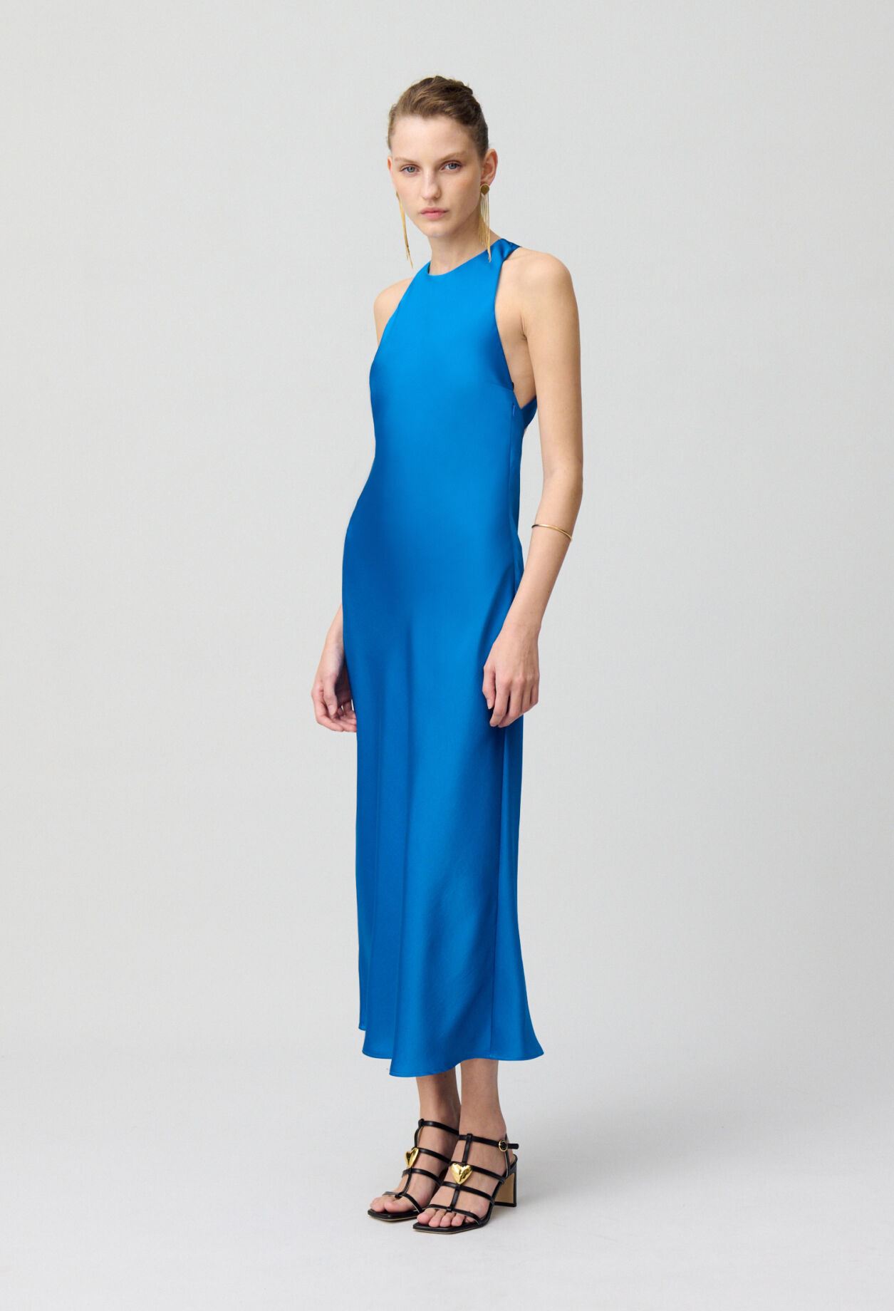 Robe longue satinée dos nu