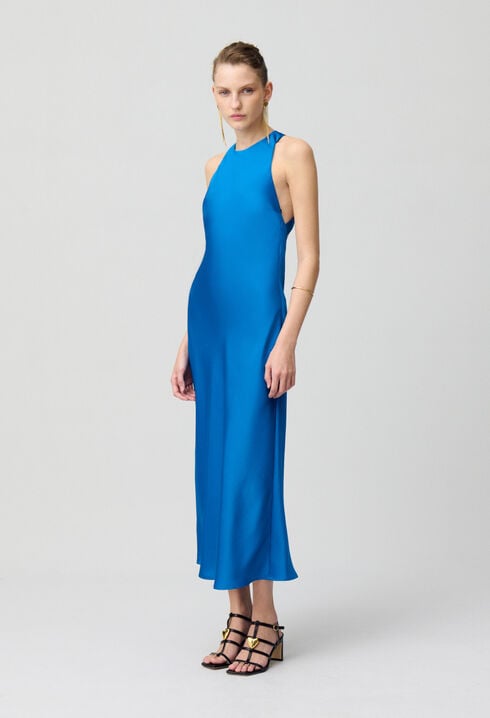 Robe longue satinée dos nu