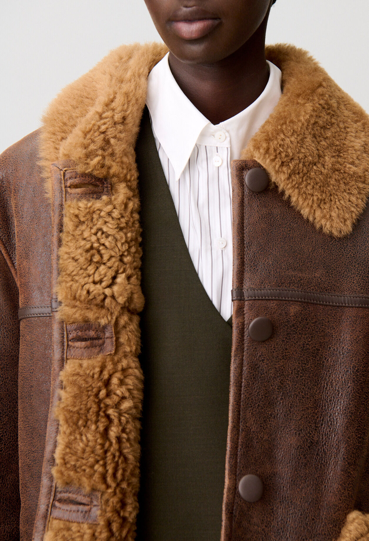 Manteau peau lain&eacute;e