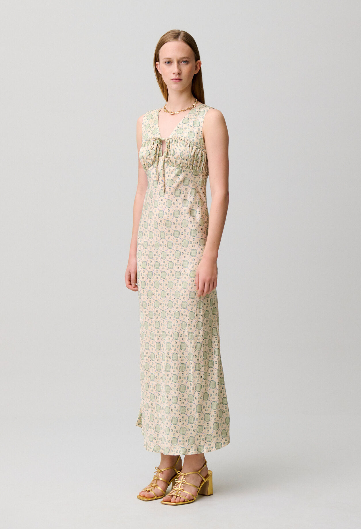 Robe satin&eacute;e motif
