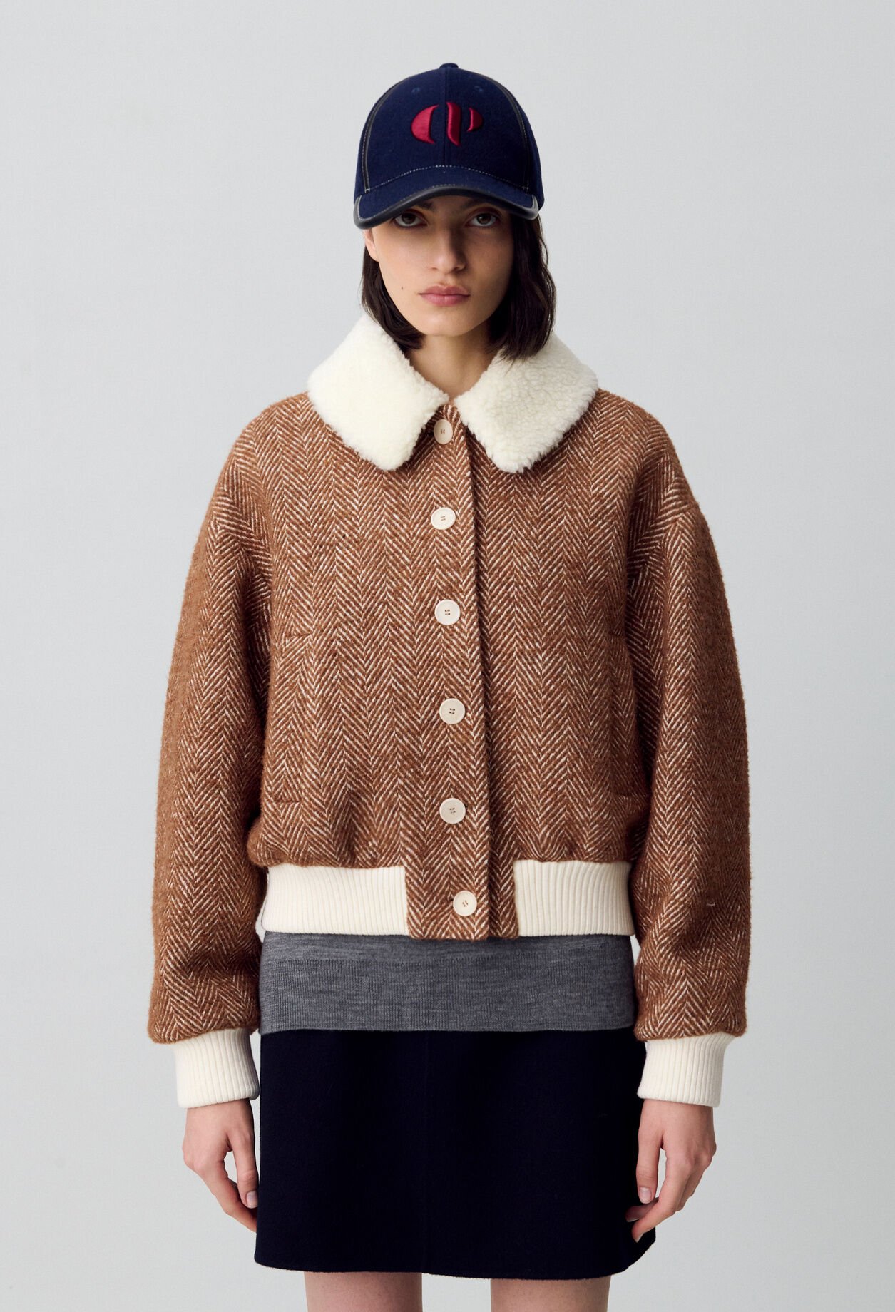 Manteau court col fausse fourrure