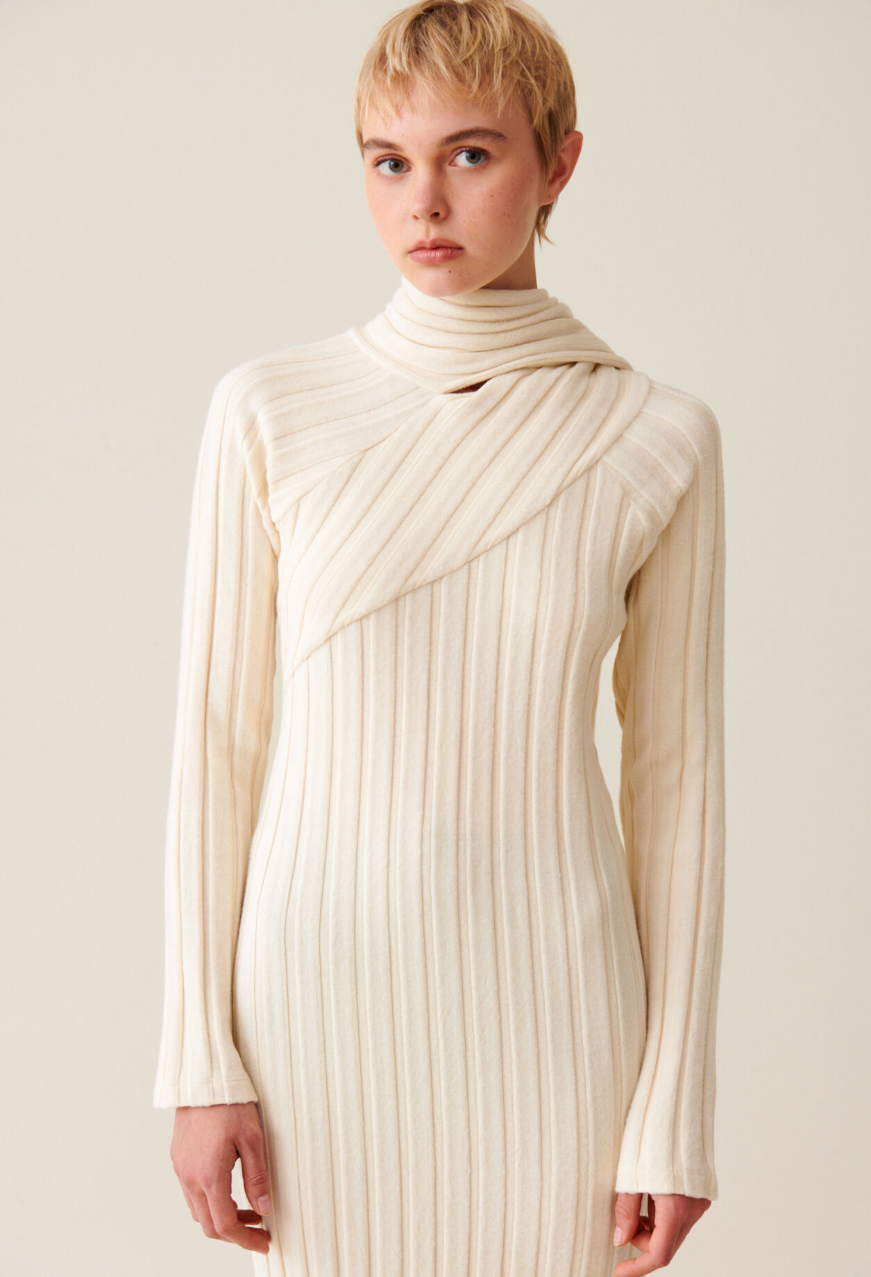 Robe longue maille écharpe à nouer