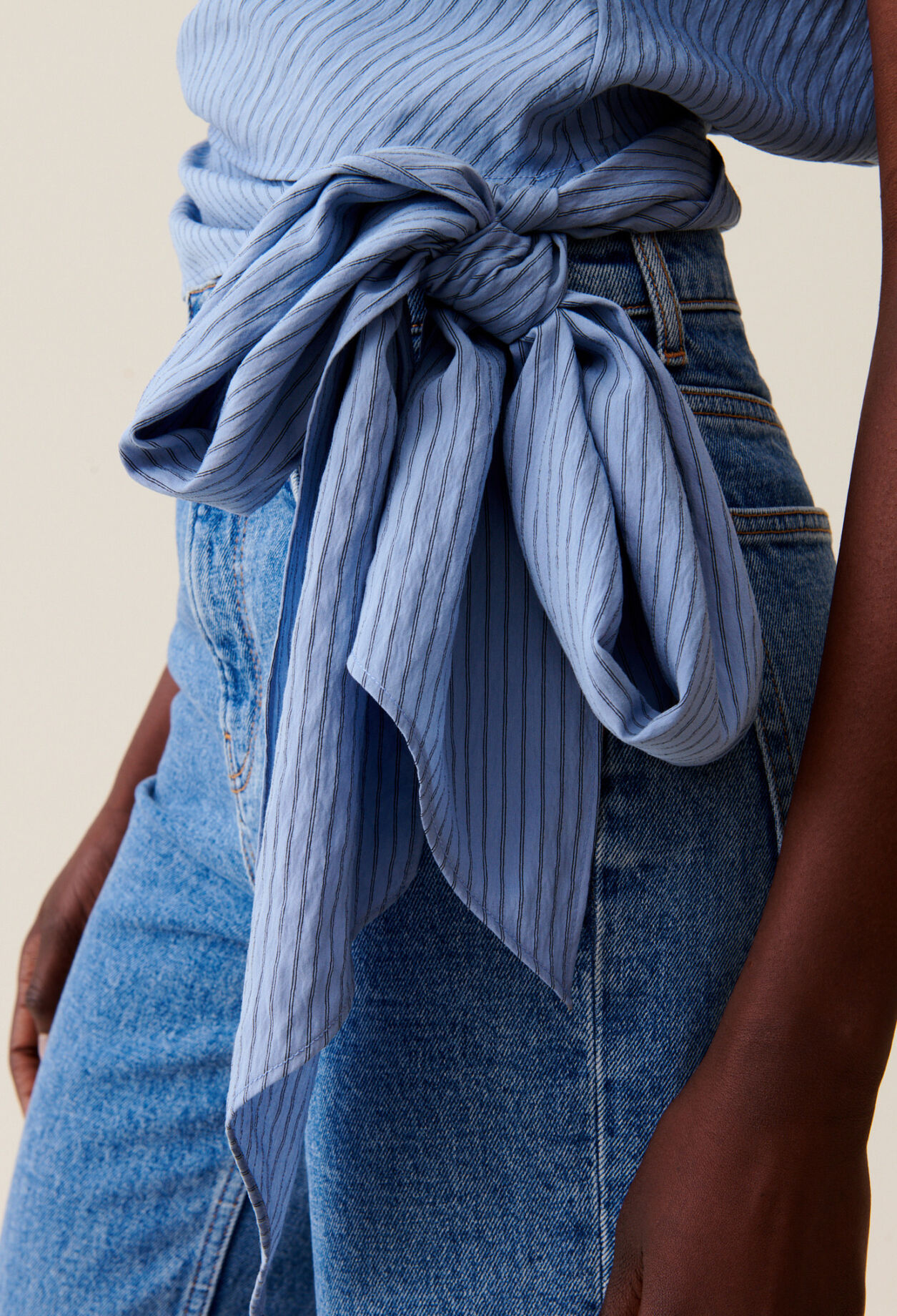 Blouse cache-c&oelig;ur ray&eacute;e