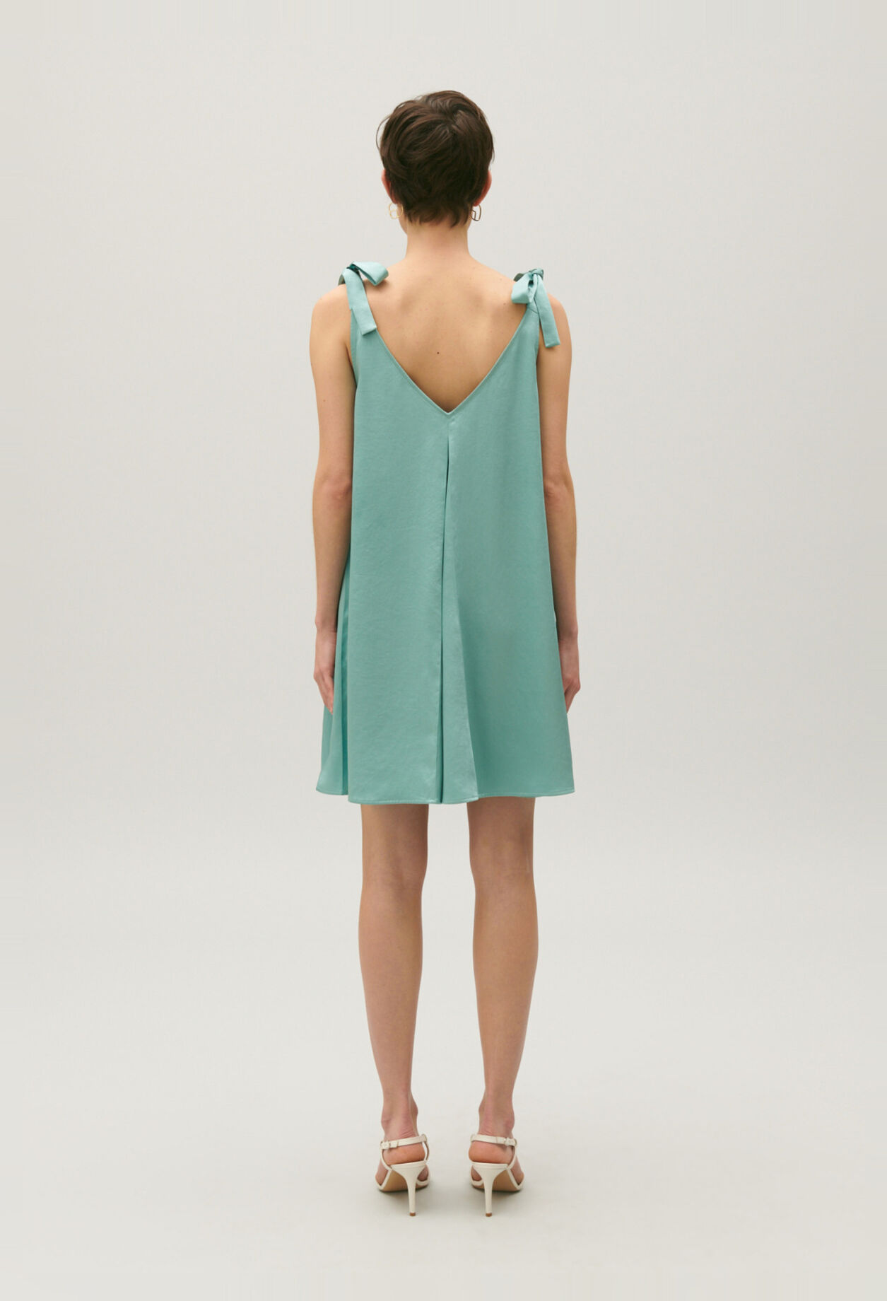 Robe courte satinée vert d'eau