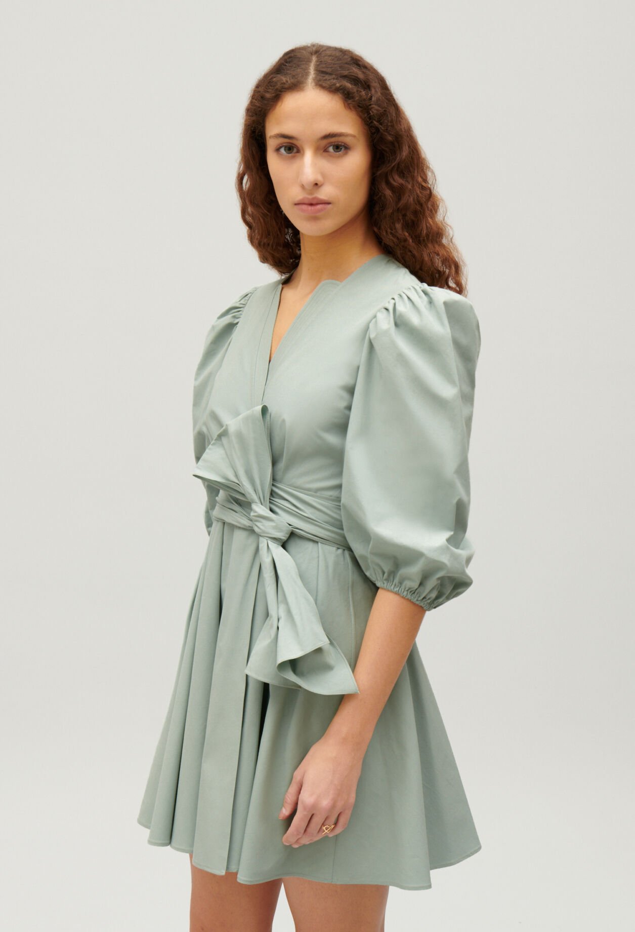 Robe courte cache-cœur