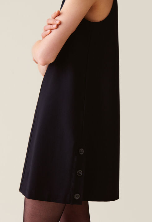 Robe courte sans manches