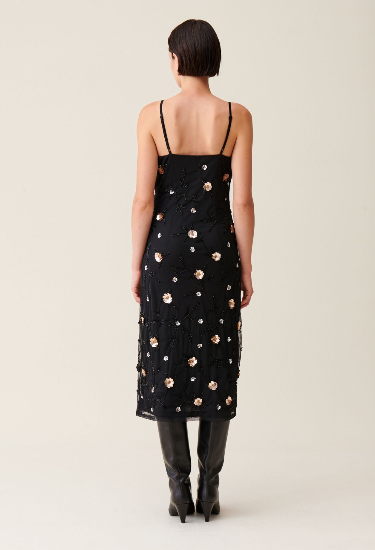 Robe longue fluide sequins brodés
