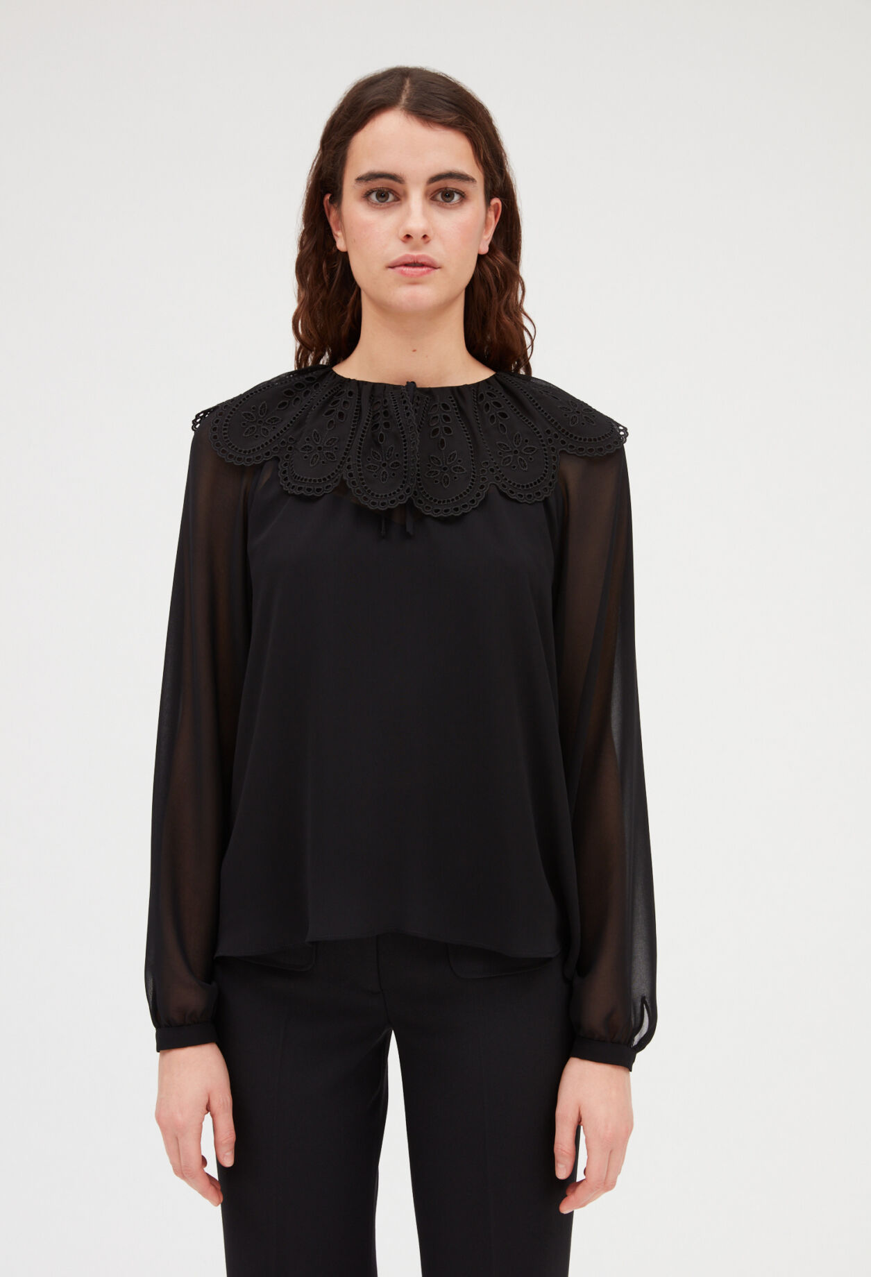 Blouse noire large col