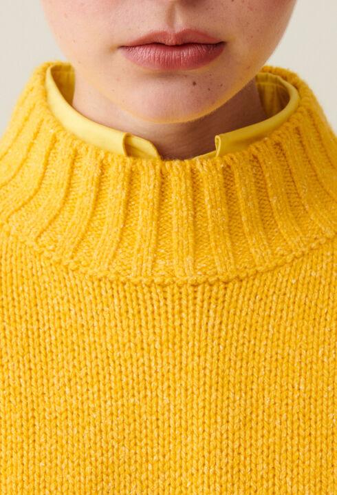 Pull col chemin&eacute;e