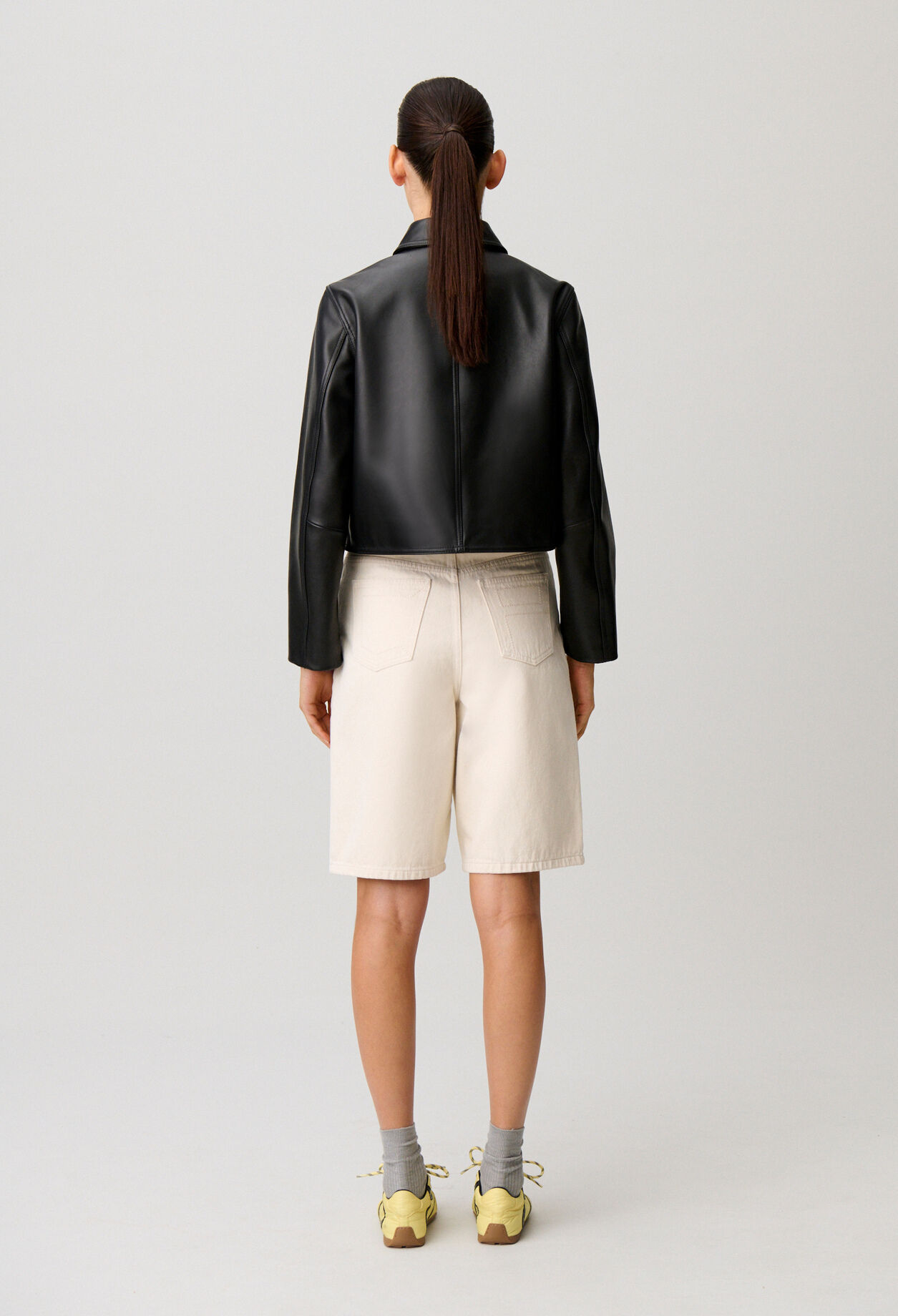 Veste courte cuir noir