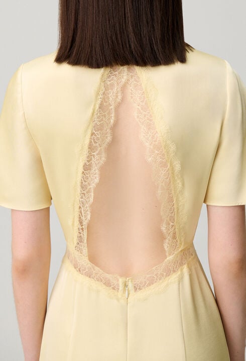 Robe satin&eacute;e dentelle dos nu