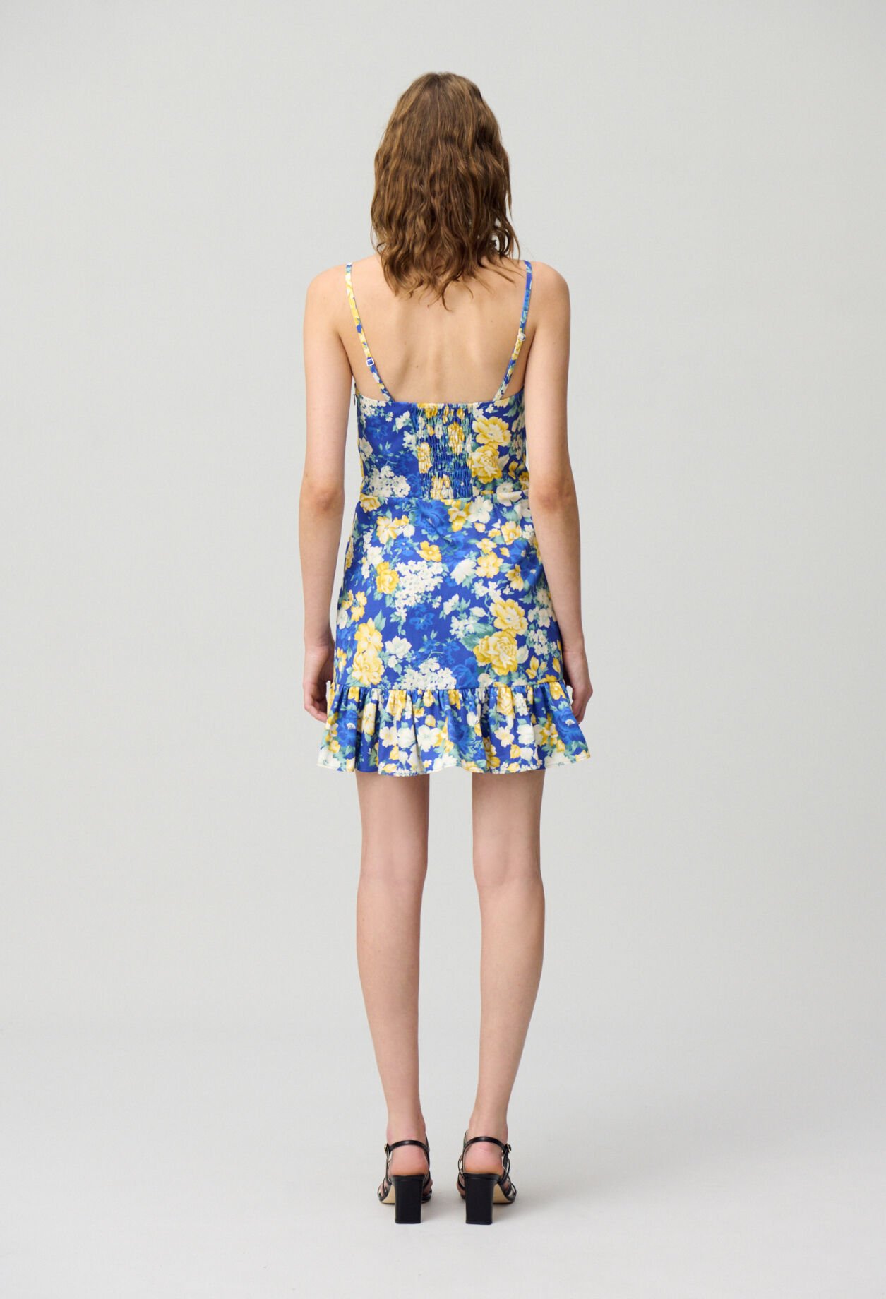 Robe courte volantée