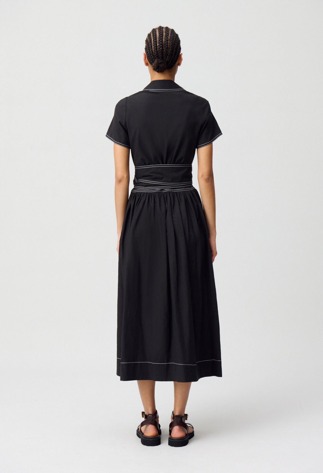 Robe longue ceinturée