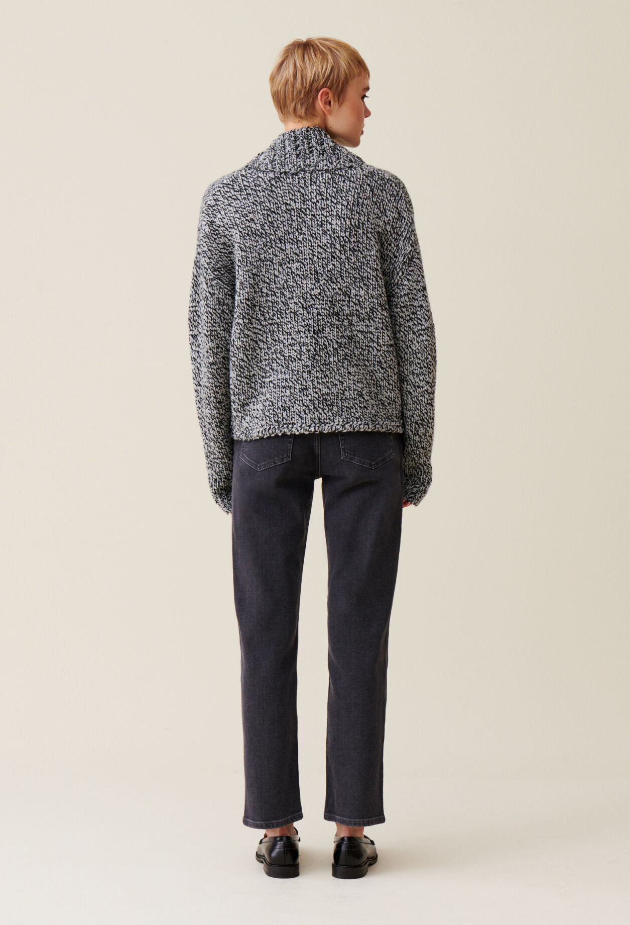 Pull grosse maille col V gris