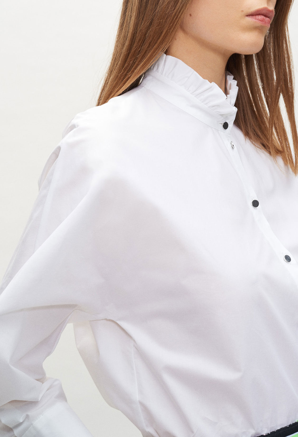 Chemise blanche a col lavalliere