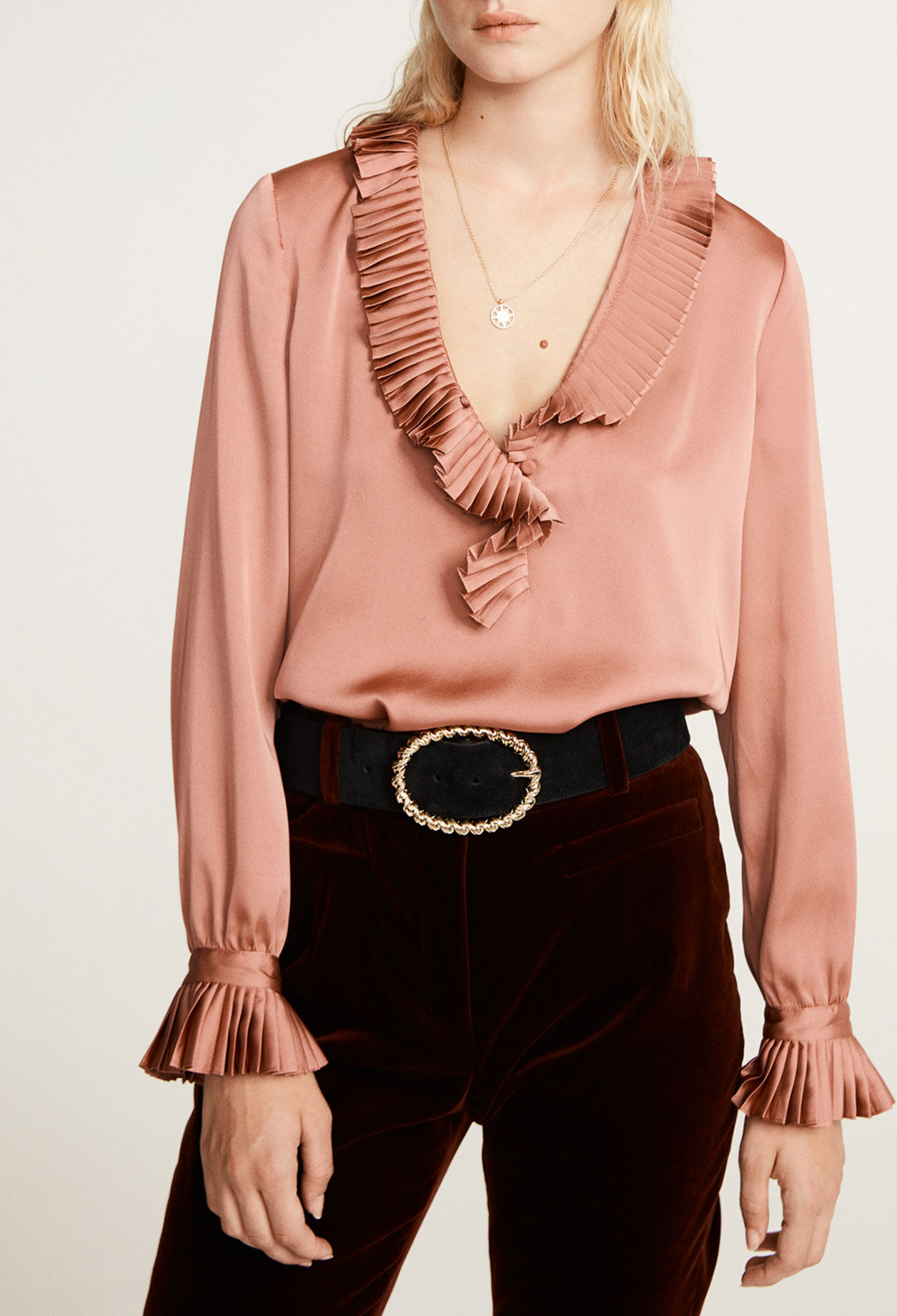 Blouse à col volanté