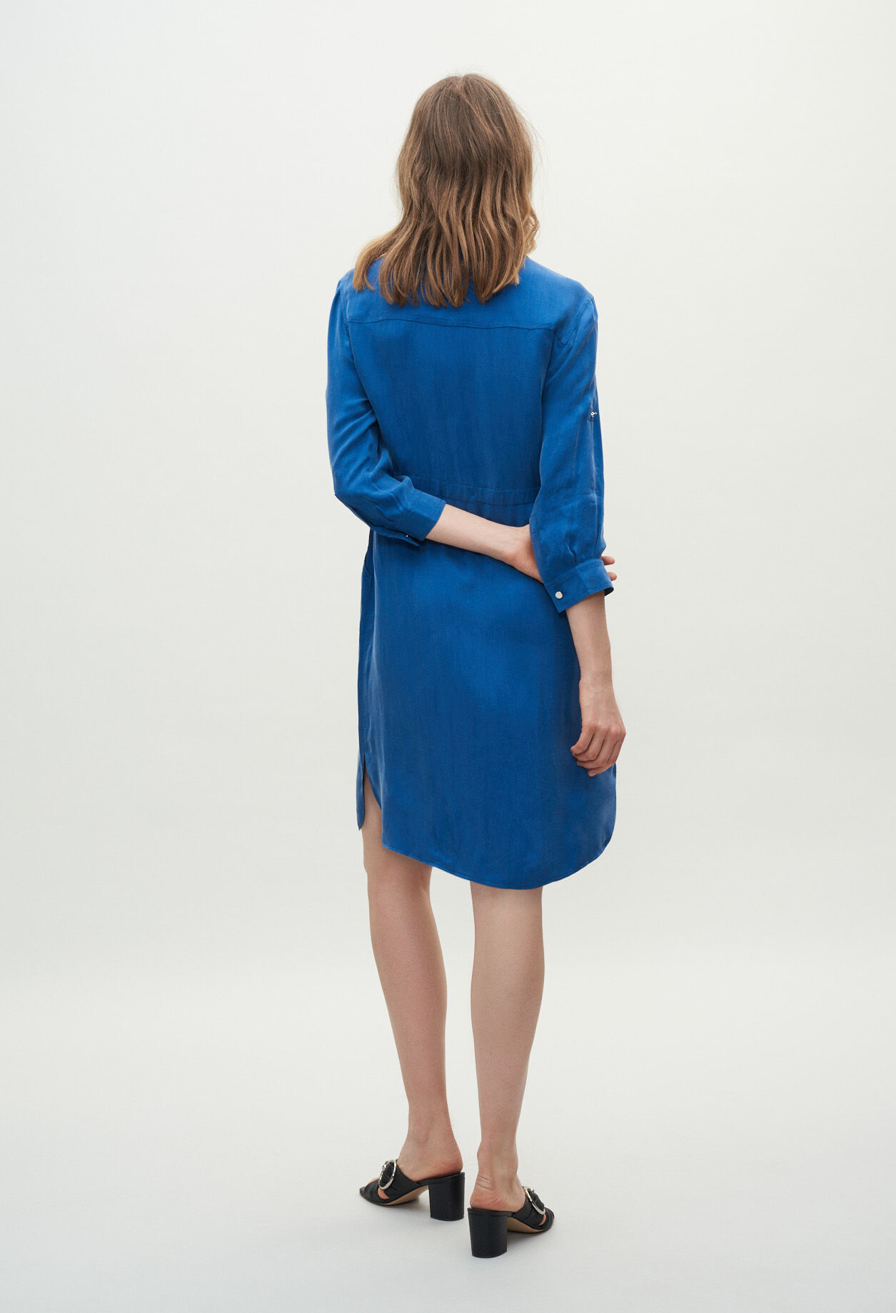 Robe boutonnée à col rond