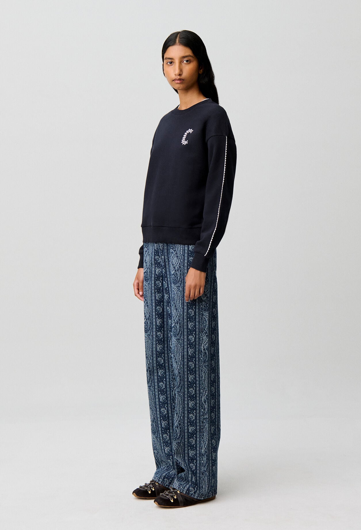 Sweatshirt coton organique broderie C