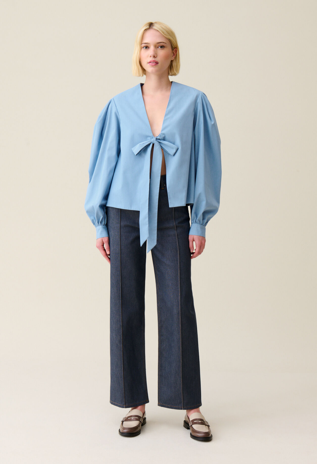 Blouse col V à nouer