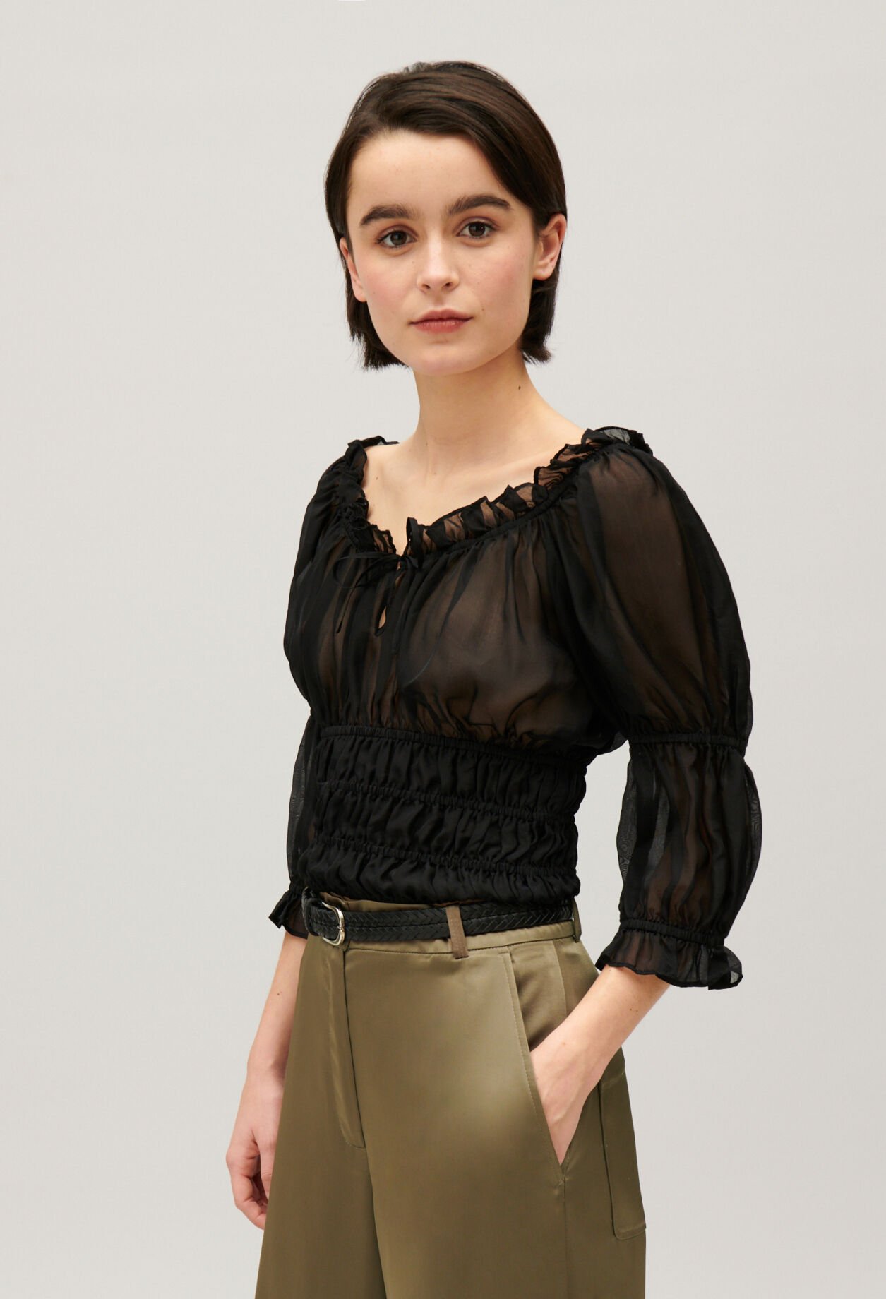 Blouse courte volants noire