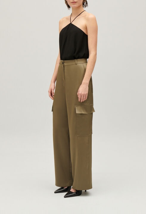 Pantalon fluide satin&eacute; cargo kaki