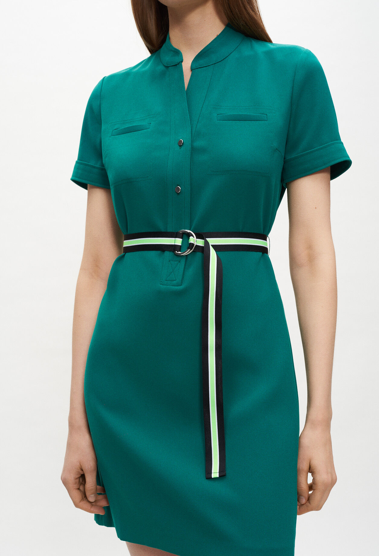 Robe courte ceinturée