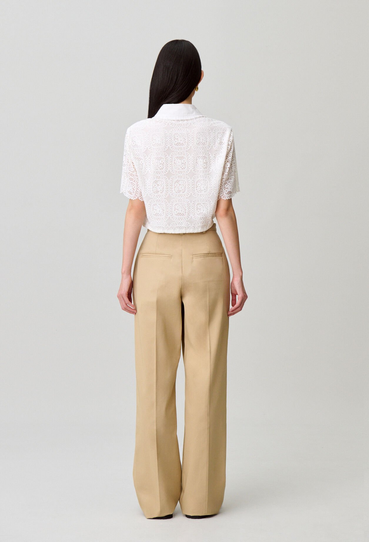 Chemise dentelle courte