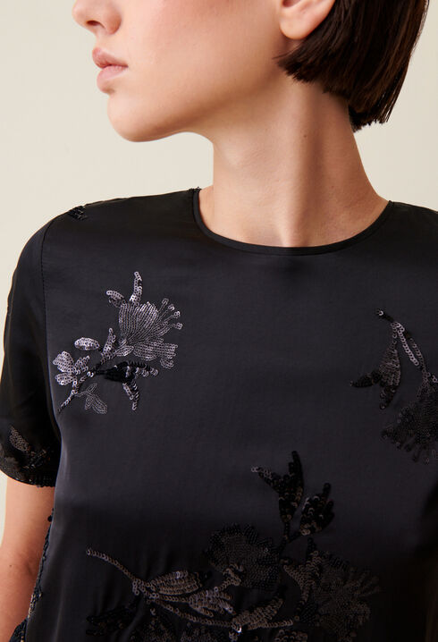 Top noir sequins brod&eacute;s