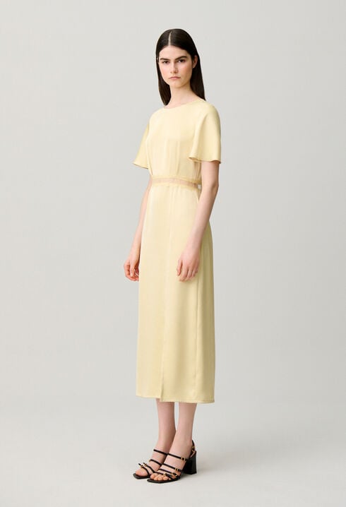 Robe satin&eacute;e dentelle dos nu