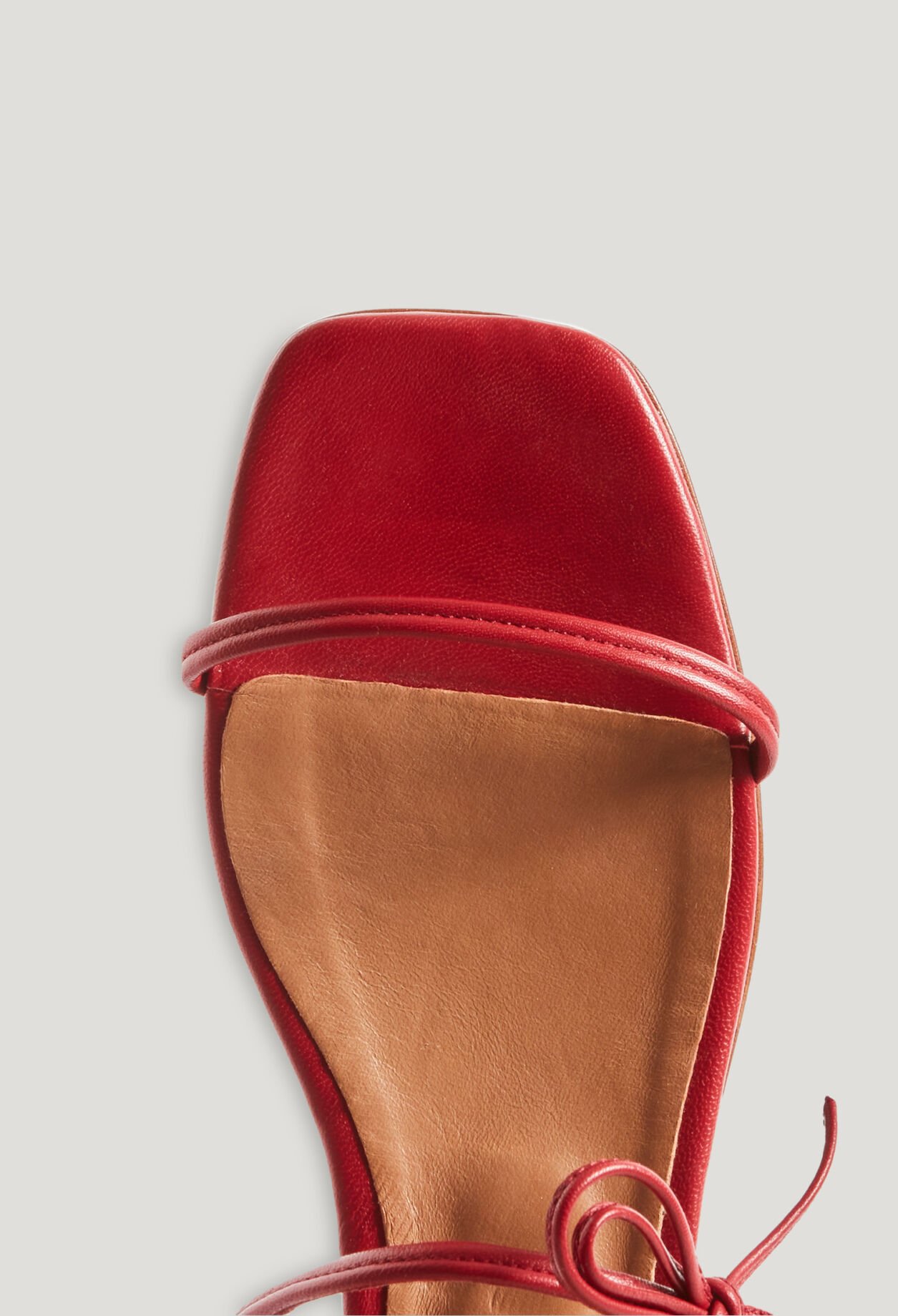 Sandales plates lanières