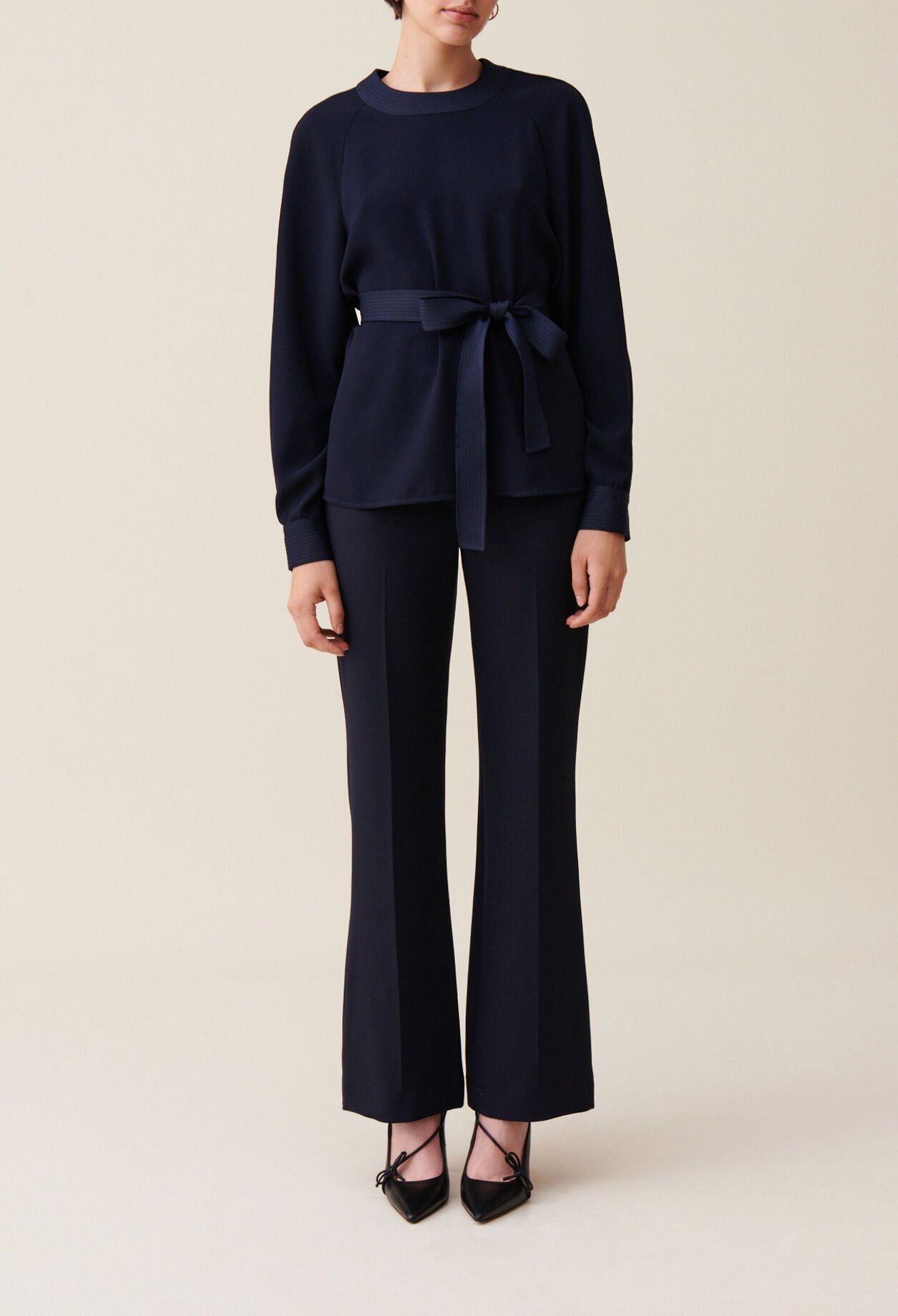 Blouse fluide ceintur&eacute;e marine