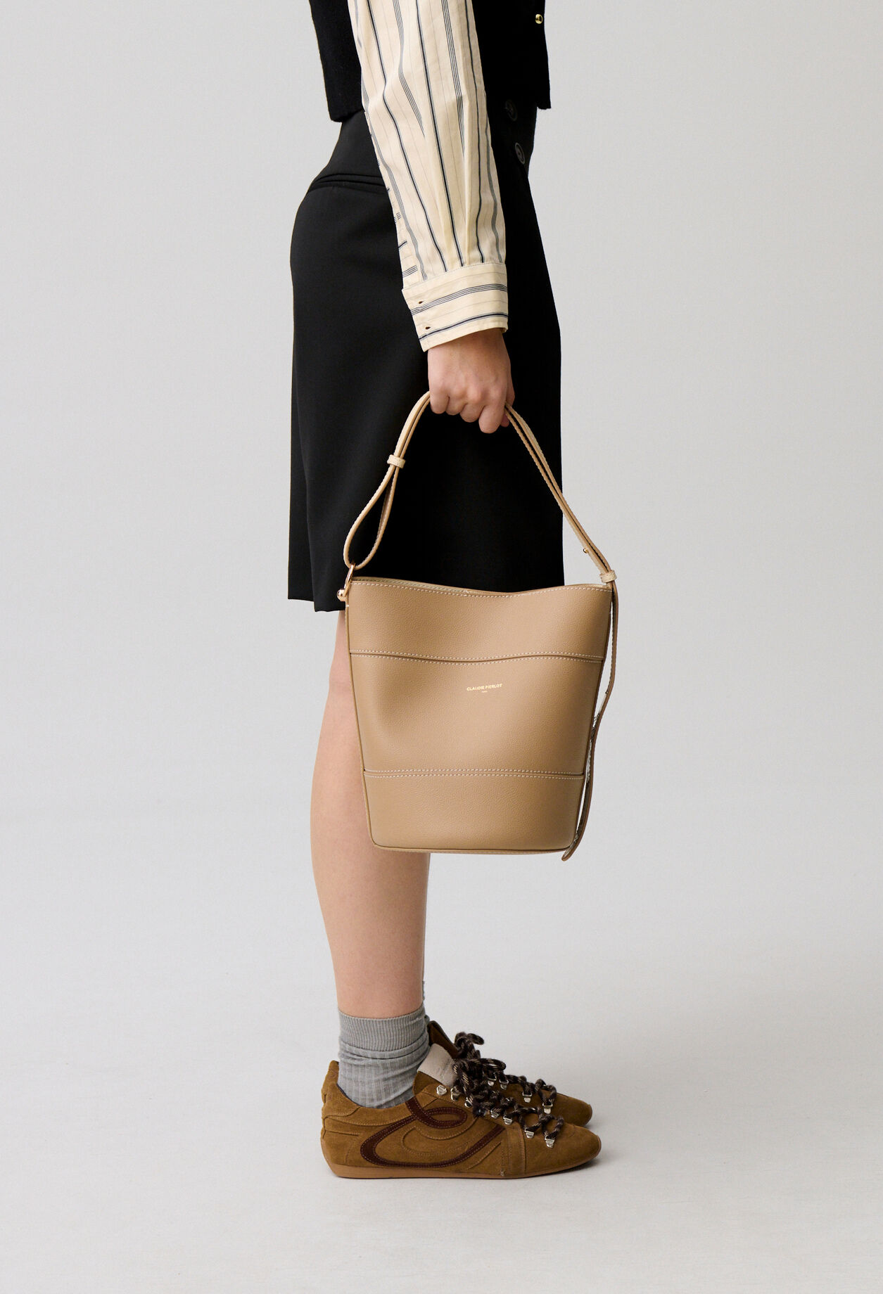 Sac seau Solveig cuir grain&eacute;