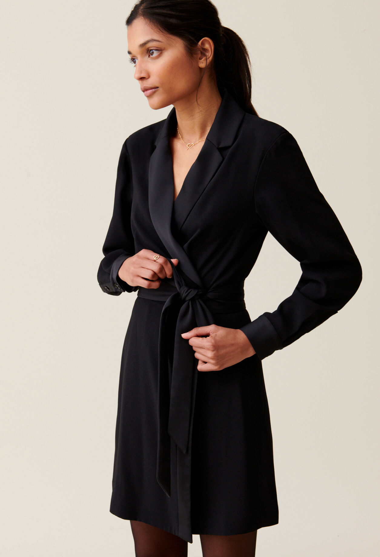 Robe noire cache coeur on sale