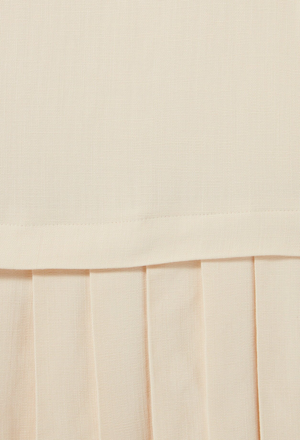 Robe courte à plis