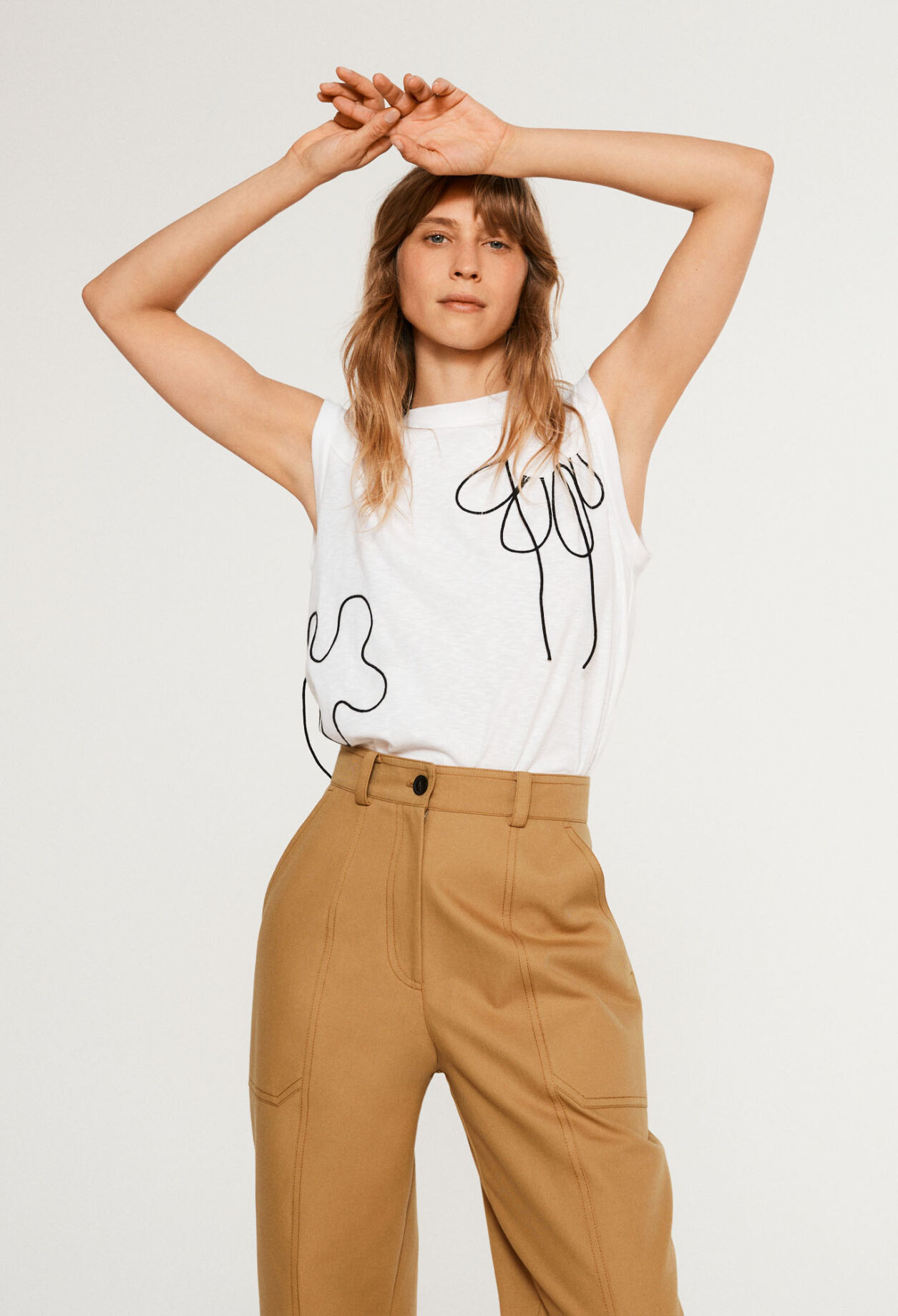 T-shirt brodé .