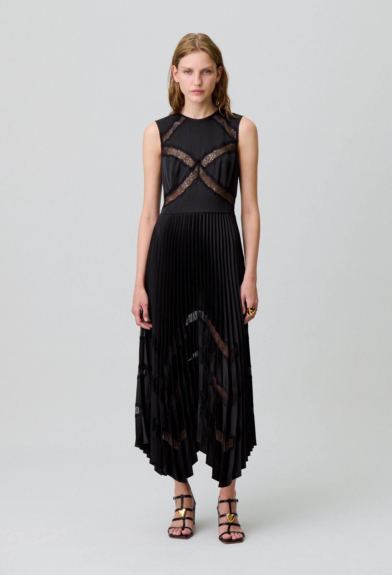 Robe longue satinée plissée