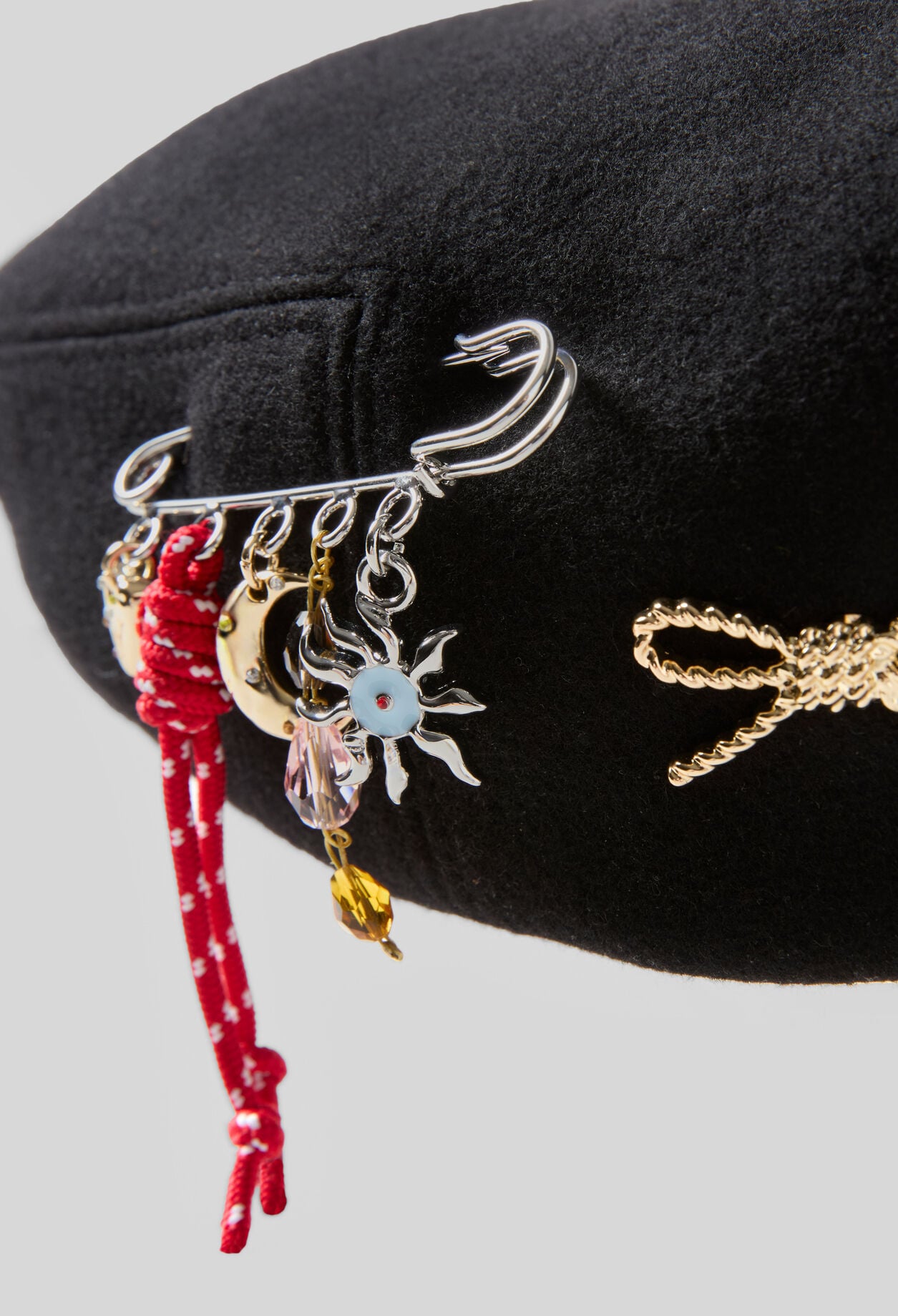 B&eacute;ret lainage broche m&eacute;tallique