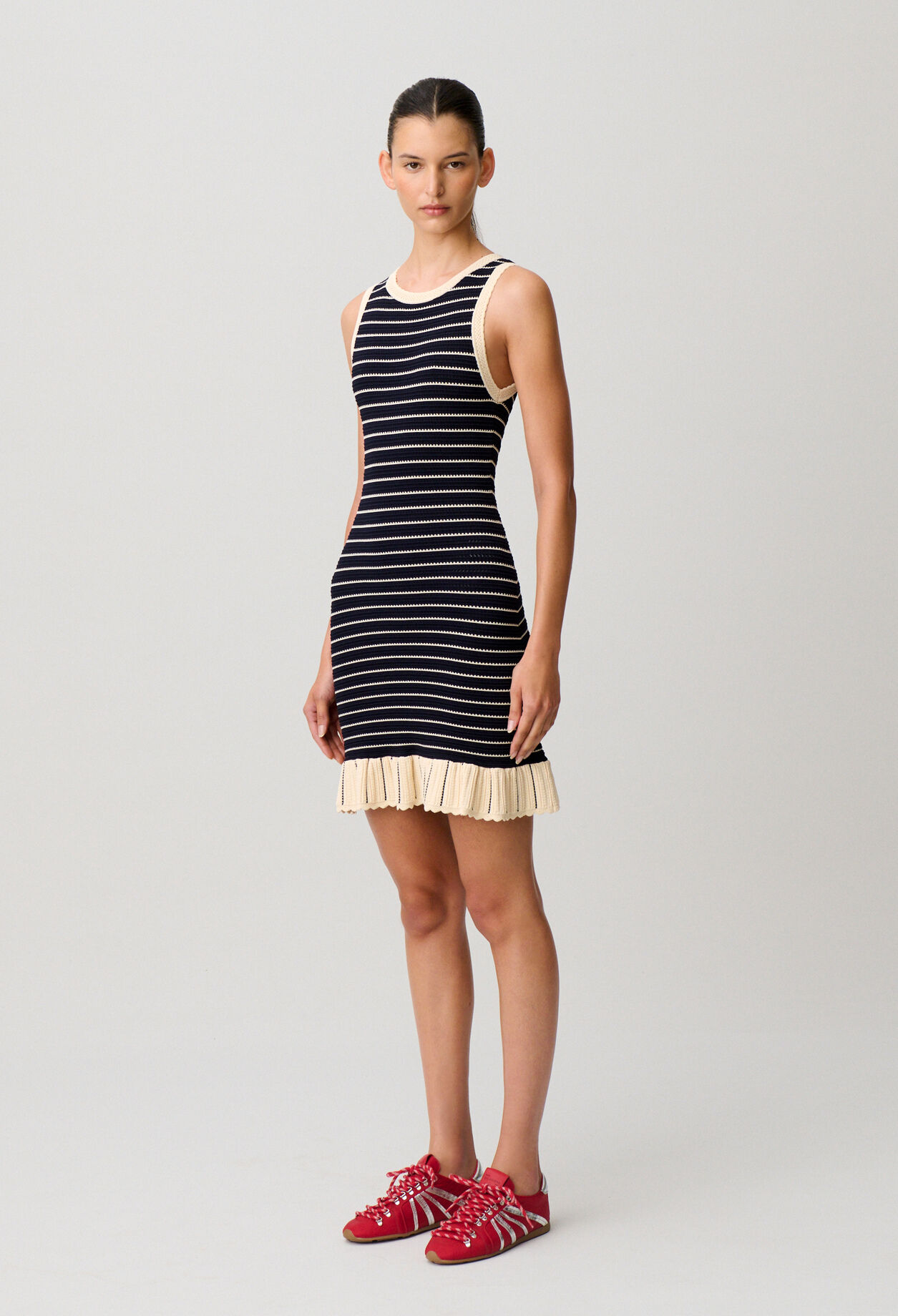 Robe ray&eacute;e courte