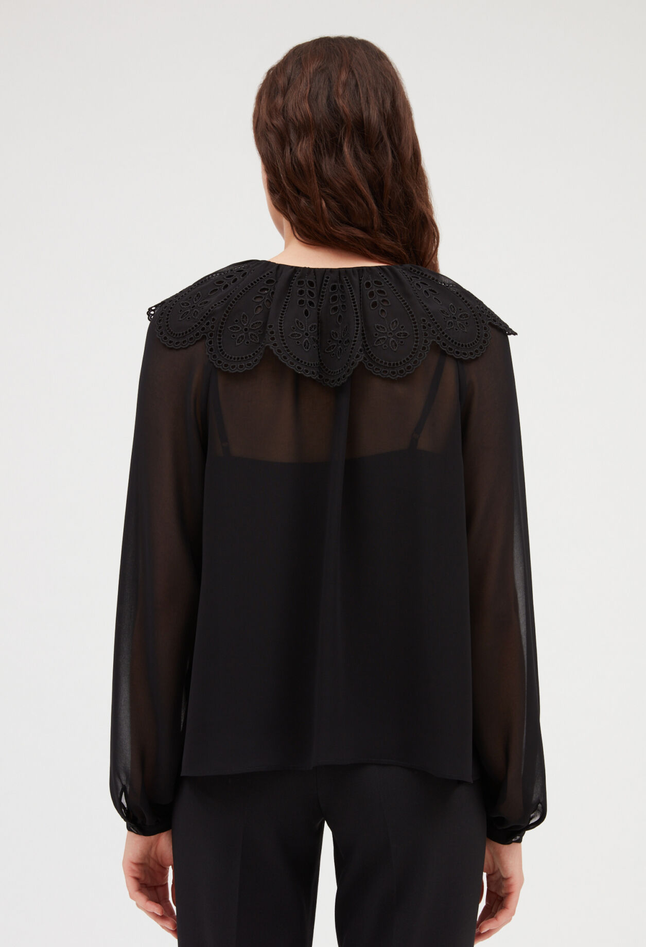 Blouse noire large col